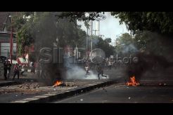 Mahasiswa dan Polisi Terlibat Bentrok di Makassar