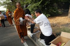 Umat Budha Sambut Hari Kathina