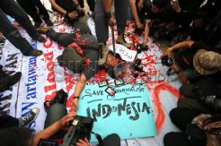 Wartawan Jakarta Protes Aksi Kekerasan Aparat