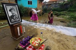 Tari Gadha Cai di Sungai Cikapundung
