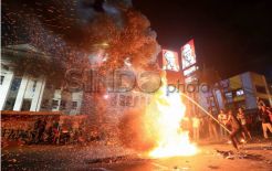 Massa Aksi HMI Bakar Ban Protes Kenaikan BBM