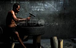 Menempa Gamelan Untuk Melestarikan Musik Tradisional