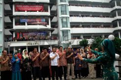 Ribuan Mahasiswa UMM Peringati Hari Guru