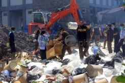 Kejari Bandung Musnahkan Barang Bukti Kejahatan