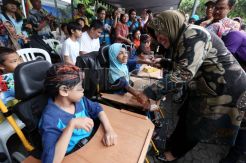 Tri Rismaharini Berbagi Suka Dengan Siswa-Siswi SLB