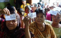 Ratusan Warga Pademangan Antre Pasar Murah AGP
