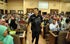 Kuliah Umum Hary Tanoesoedibjo di Kampus UMS