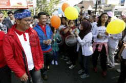Ridwan Kamil dan Menpora Nikmati Jalan Sehat