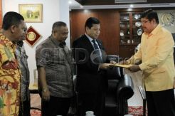Partai Golkar Kubu Agung Laksono Serahkan Kepengurusan Fraksi ke Pimpinan DPR