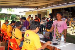 Menteri Yohana Yembise Buka Pasar Murah AGP di Jayapura