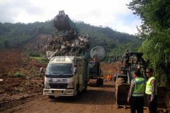 Pencarian Korban Longsor Akan Dihentikan