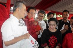 Megawati Tinjau Pasar Murah AGP Bersama Tomy Winata