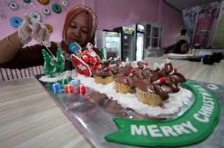 Pesanan Kue Hiasan Natal Meningkat