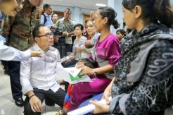 Menaker Sambut TKI Ilegal di Halim