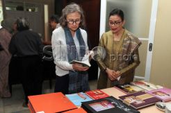Buku Kebayaku Karya Mien Uno Dikoleksi Perpustakaan Amerika Serikat