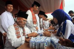 Pejabat Pemprov DKI Ikuti Tes Urine