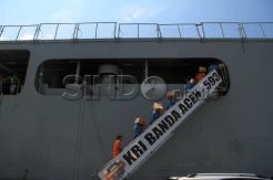 KRI Banda Aceh Isi Bahan Bakar dan Logistik di Pelabuhan Tanjung Mas