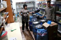 Polisi Gerebek Pabrik Kosmetik Ilegal di Bandung