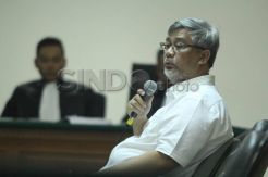 Akil Mochtar Bersaksi di Sidang Romi Herton