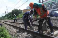 Pemeliharaan Rel Kereta Api di Pasar Minggu