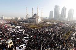 Demo Puluhan Ribu Warga Chechnya Kecam Charlie Hebdo