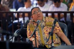 Irianto MS Syafiuddin Jalani Sidang Perdana
