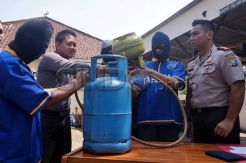 Polisi Ciduk Pengoplos Gas Elpiji di Pasuruan