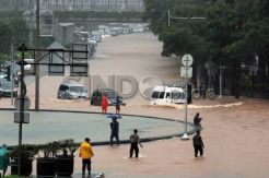 Jalan Medan Merdeka Barat Hingga MH Thamrin Lumpuh