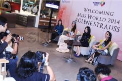 Rolene Strauss Meriahkan Final Miss Indonesia 2015
