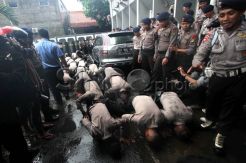 Budi Gunawan Menang di Praperadilan, Polisi Sujud Syukur