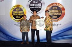 Federal Terima Penghargaan Indonesia Best Corporate Transformasi 2015