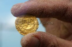 Penemuan 2000 Koin Emas Berusia 1000 Tahun