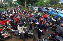Lawan Arus, Jalan Joglo Raya Semrawut