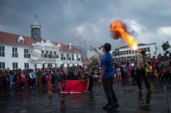 Libur Imlek, Warga Padati Kota Tua