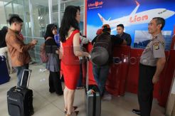 Refund Tiket Lion Air Dijaga Personel Polisi dan TNI