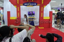 Aksi Fotografer Dalam Lomba Foto Semarak Imlek