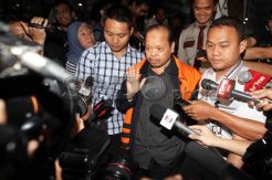Sutan Bhatoegana Pertanyakan Status Tersangka Untuk Dirinya