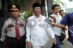 Hasyim Muzadi Jenguk Anas Urbaningrum
