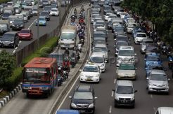 Cabut STNK Bagi Penerobos Jalur Busway