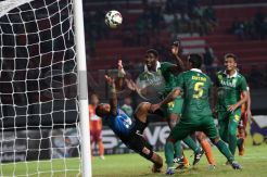 Persebaya Main Imbang 1-1 dengan Pusamania Borneo FC
