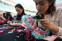 Peduli Kanker Payudara Dengan Menghias Bra
