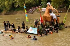 Ragam Kreasi di Festival Gethek Bengawan Solo