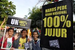 Aksi Dukung Ujian Nasional di Solo