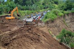 Pembuatan Jalur Baru Ciregol
