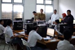Presiden Jokowi Tinjau Pelaksanaan Ujian Nasional