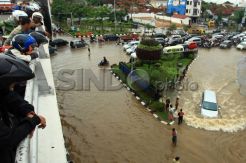 Drainase Buruk, Jalanan di Palembang Terendam Banjir