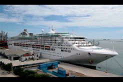 Kapal Pesiar Dawn Princess Singgah di Makassar