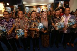 Buku Karya Pangarmatim, Bentangkan Layar Terjang Ombak dan Badai