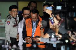 Jero Wacik Kenakan Rompi Tahanan Seusai Pemeriksaan