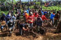 Pencarian Korban Longsor Cibitung